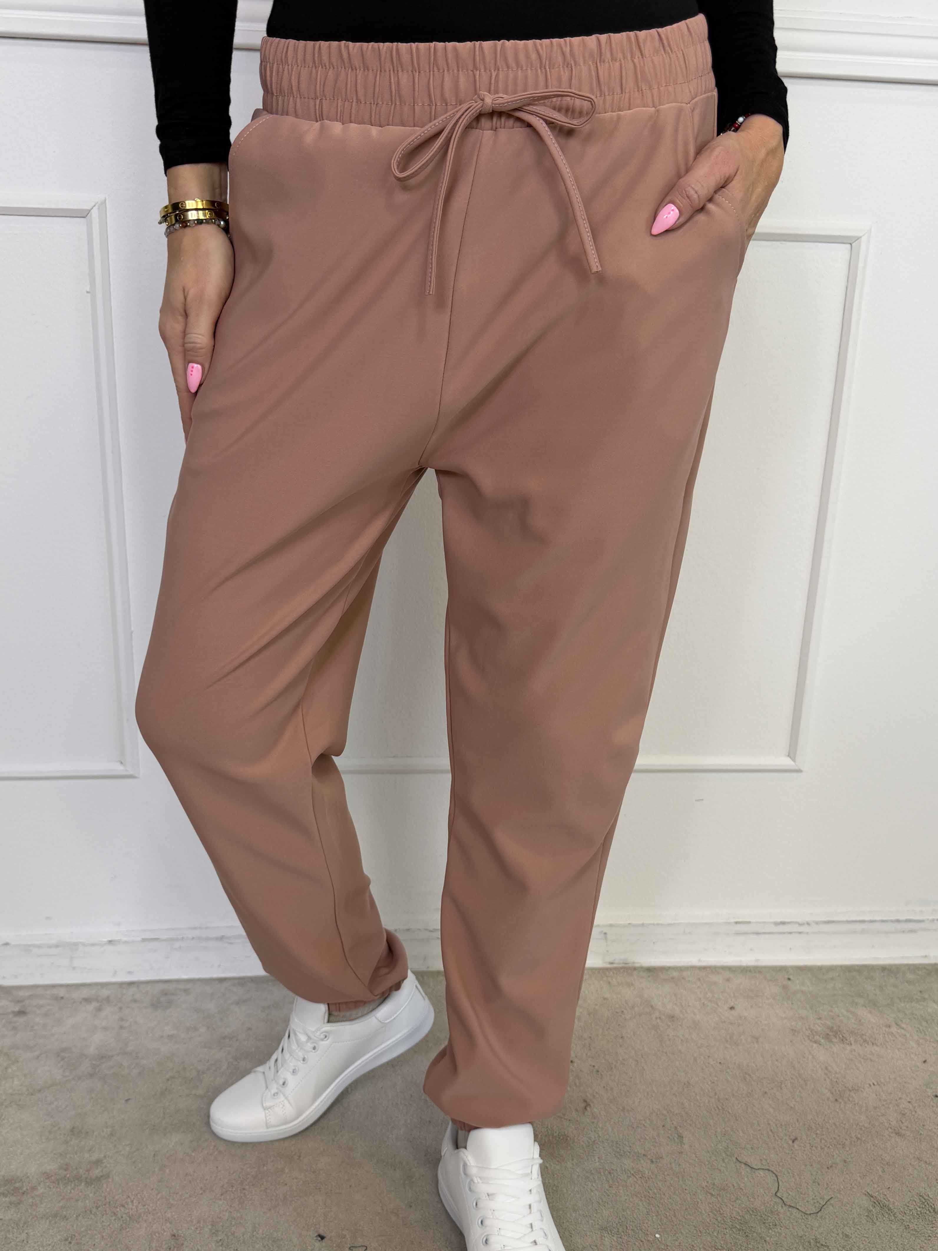 Iliona - Joggingbukser med elastik forenden af buksebenet